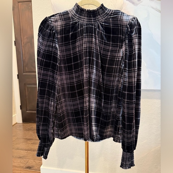 EUC Evereve Black Plaid Velvet Smocked Blouse Women- Small - Picture 4 of 11